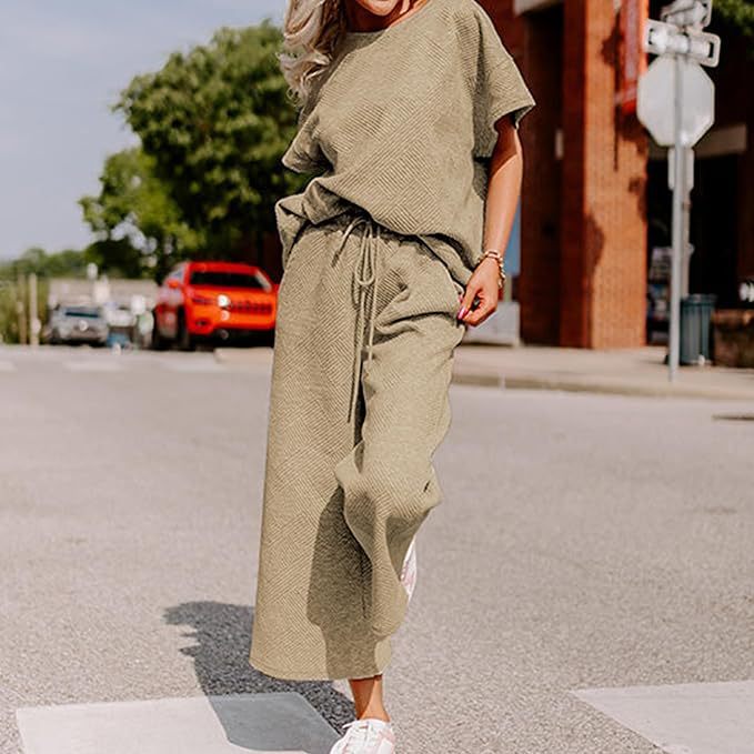 Solid Color Texture Casual Fashion Women's Wear Short-sleeved Trousers Two-piece Set Solid Color Texture Casual Fashion Women's Wear Short-sleeved Trousers Two-piece Set